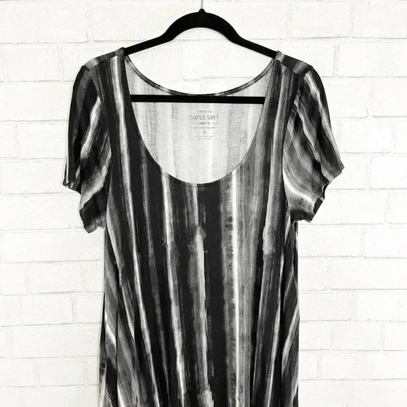 Torrid Black & White Scoop Neck Midi Dress with Pockets Women's Plus Size OX - Picture 4 of 9